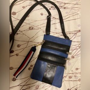 Tommy hillfigure leather crossbody purse